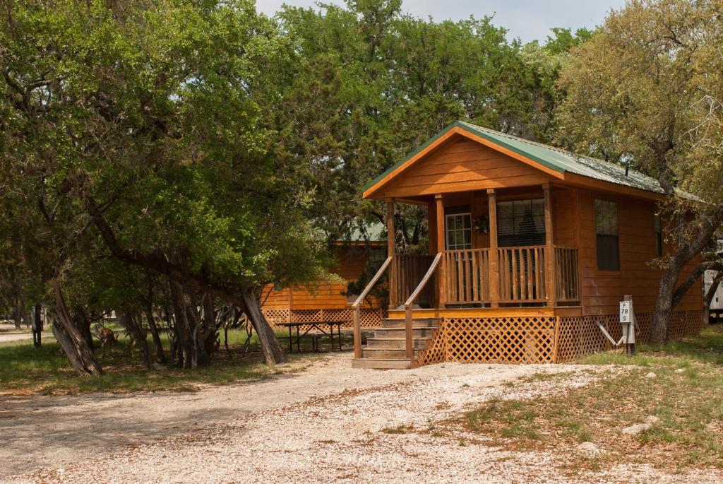 Medina Lake Camping Resort Cabin 3 - main image