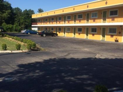 Travel Inn and Suites - image 11