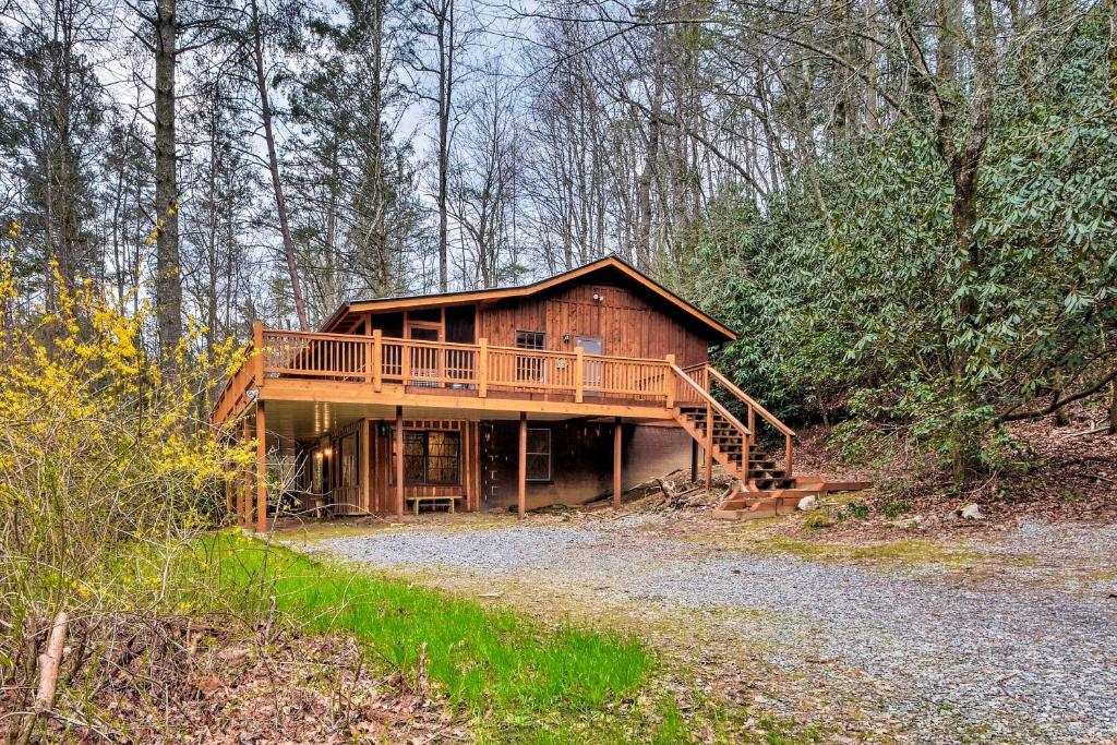 Seed Lake Home on 14 Acres with Dock and Kayaks! - image 3