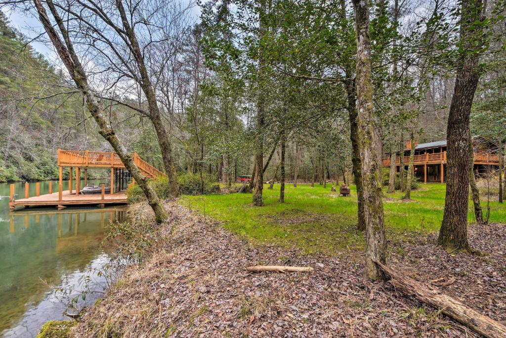 Seed Lake Home on 14 Acres with Dock and Kayaks! - image 7