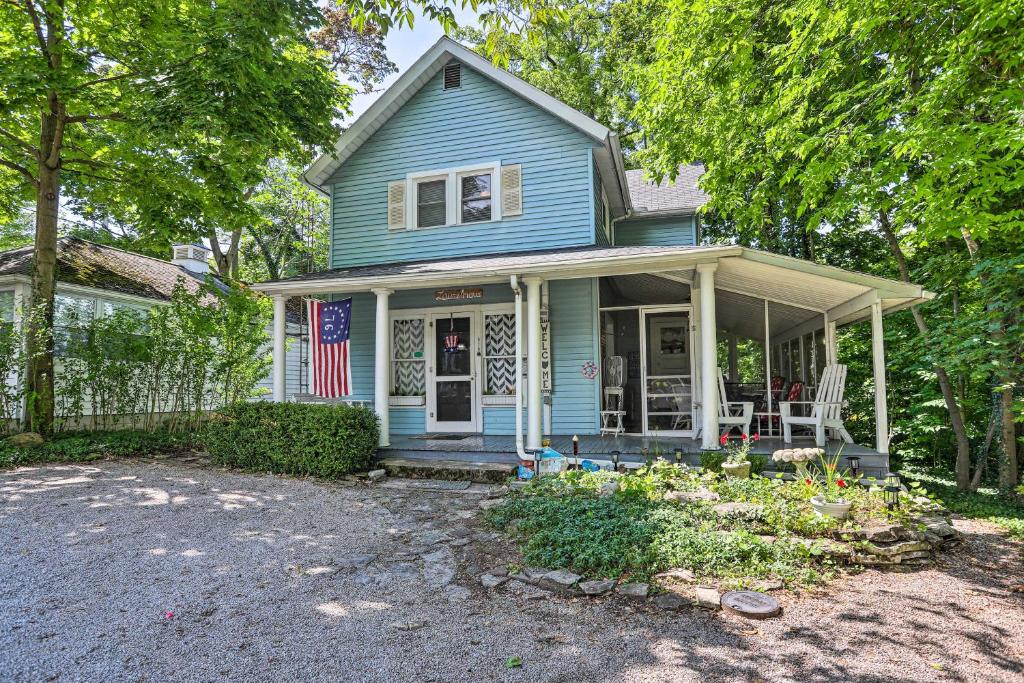 Spacious Lakeside Cottage - 2 Miles to Marblehead! - main image