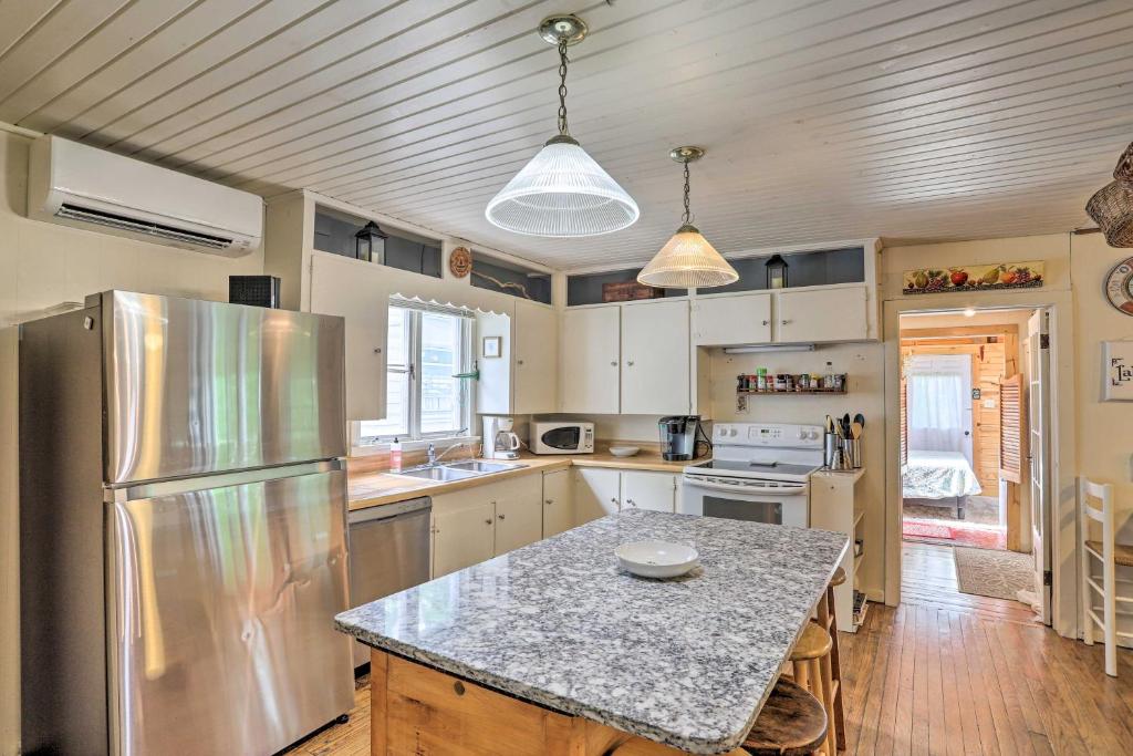 Spacious Lakeside Cottage - 2 Miles to Marblehead! - image 6