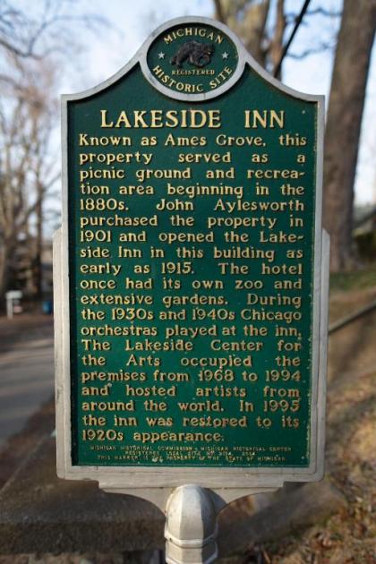 Lakeside Inn - image 3