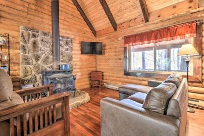 Comfy Lakeside Log Cabin - Hike Swim and Ski! - image 4