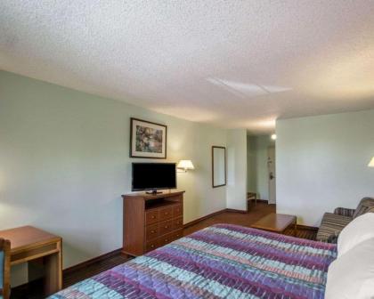 Rodeway Inn Lakeville - image 13