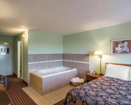 Rodeway Inn Lakeville - image 14