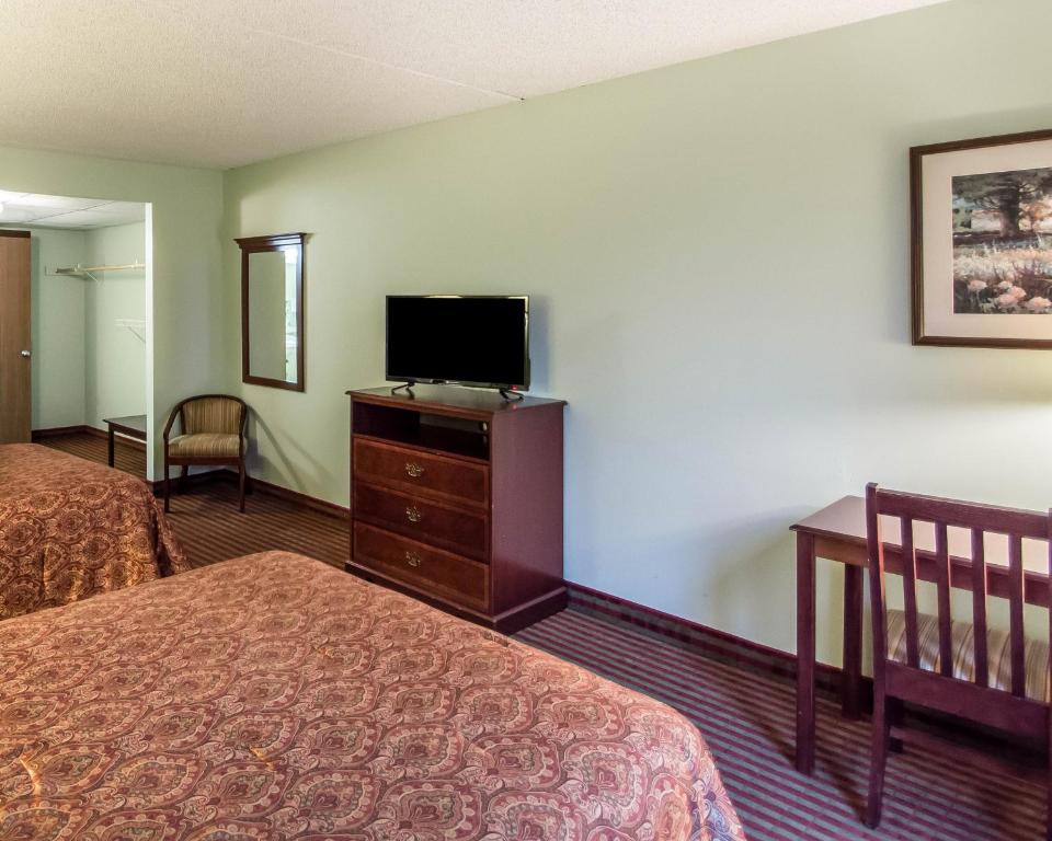 Rodeway Inn Lakeville - image 2