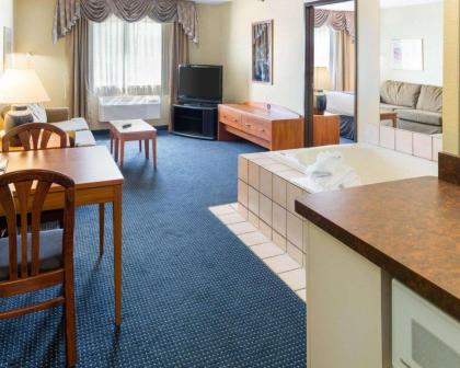 Quality Inn Lakeville - image 18