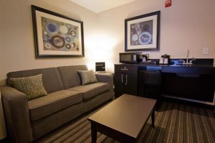 Holiday Inn Express Lakeway - image 8