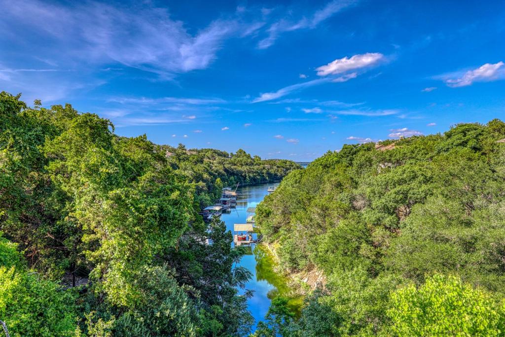 Peaceful Retreat on Quiet Cove on Lake Travis - main image