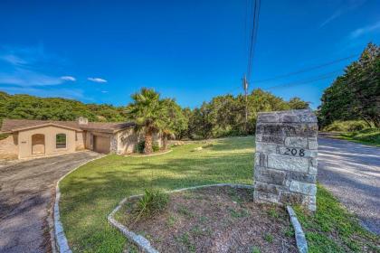 Peaceful Retreat on Quiet Cove on Lake Travis - image 14