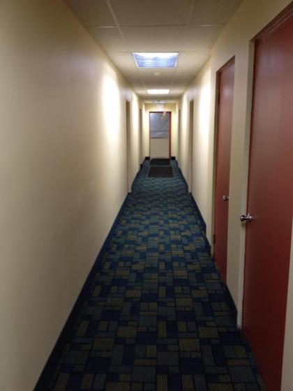 Travelodge by Wyndham Cleveland Lakewood - image 5