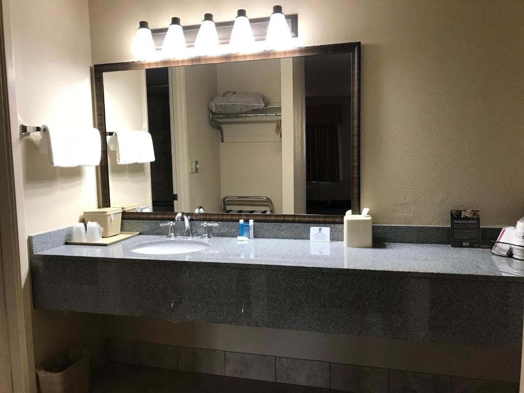 Best Western Lakewood - image 5