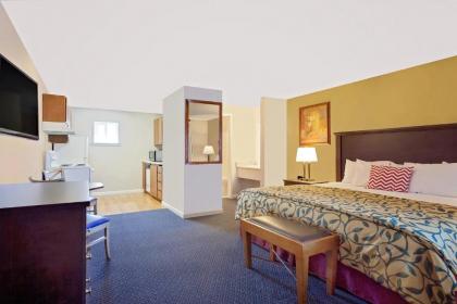 Days Inn by Wyndham Lakewood South Tacoma - image 13