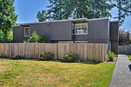 Townhome with Yard 3 Mi to Camp Murray and JBLM - image 2