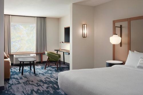 Fairfield Inn & Suites by Marriott Denver Southwest/Lakewood - image 2