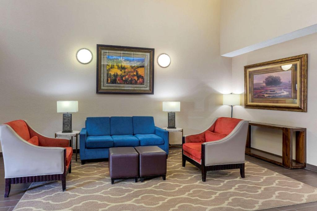 Comfort Suites Lakewood - Denver - image 4