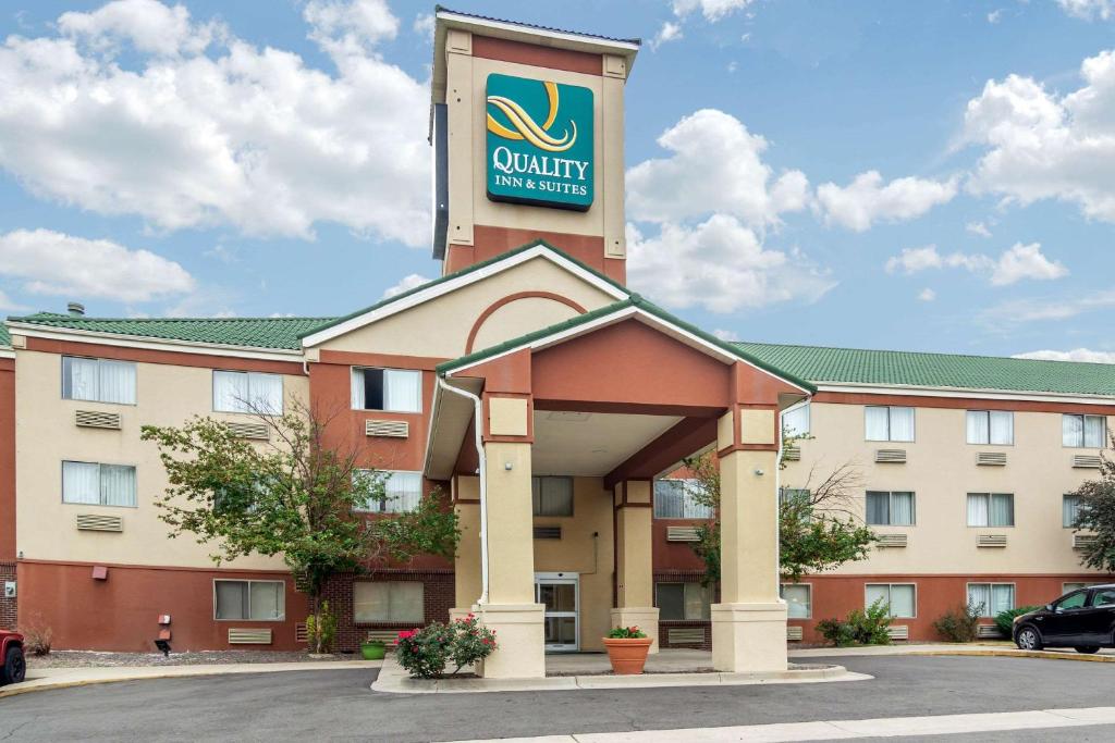 Quality Inn & Suites Lakewood - Denver Southwest - main image