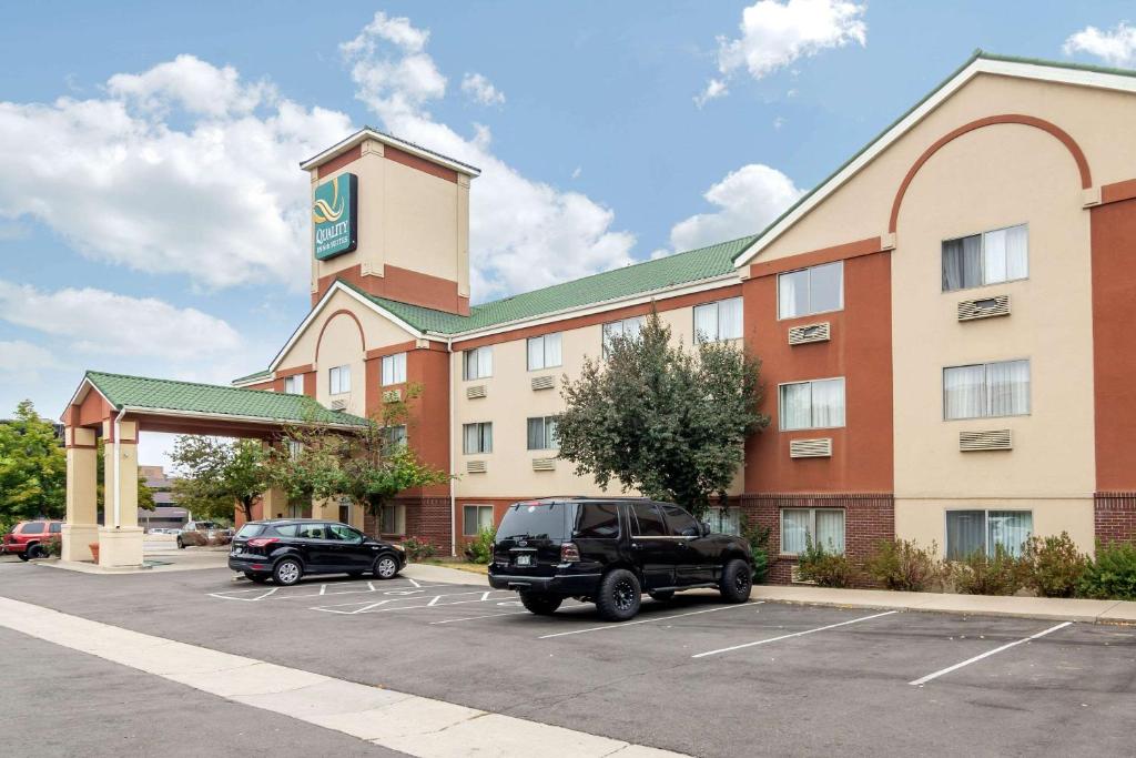 Quality Inn & Suites Lakewood - Denver Southwest - image 3