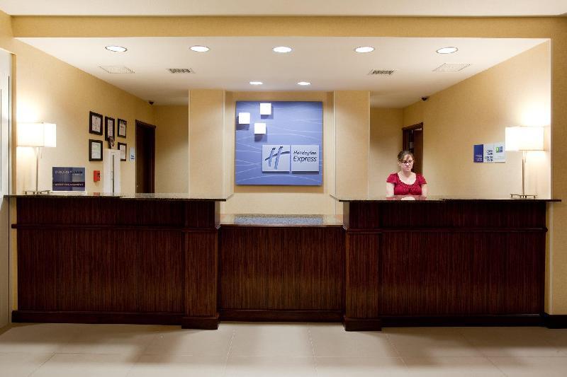 Holiday Inn Express Hotel & Suites Lamar - image 5