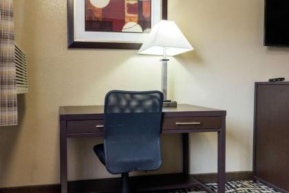 Quality Inn - image 13