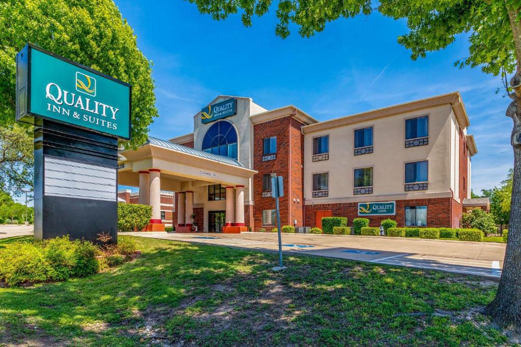 Quality Inn & Suites - main image