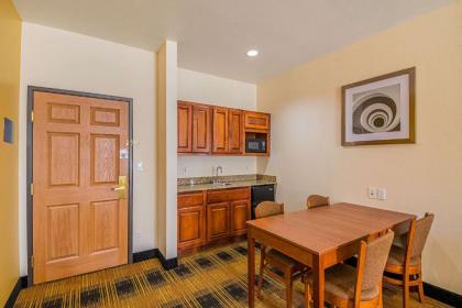 Quality Inn & Suites - image 15