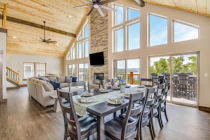 Lavish Retreat with Decks   Steps to table Rock Lake