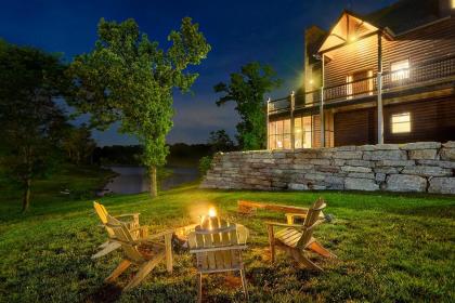 Luxury Lakefront Chalet Resort 2 Pools FREE Amenities Dock Kayaks Waterslide Lampe Missouri