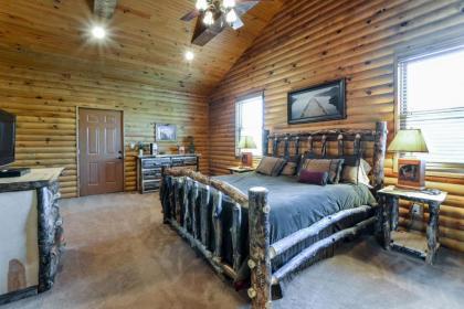 Luxury Lakefront Chalet Resort 2 Pools FREE Amenities Dock Kayaks Waterslide Lampe Missouri