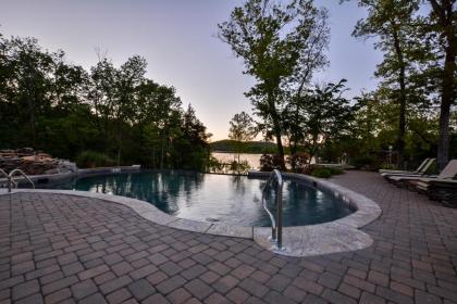 Luxury Lakefront Chalet Resort 2 Pools FREE Amenities Dock Kayaks Waterslide - image 5