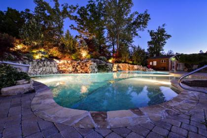 Chalets Resort Luxury Lakefront Villa Family Friendly 2 Pools Free Amenities Lampe Missouri