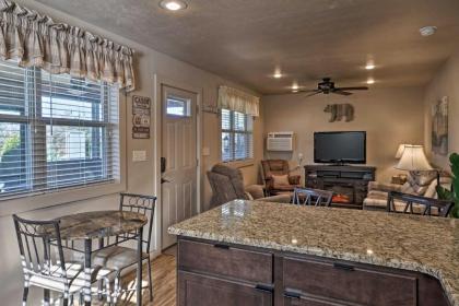 Charming Cabin with Patio - Walk to Table Rock! - image 10