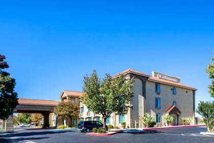 Comfort Inn & Suites Lancaster Antelope Valley - image 4