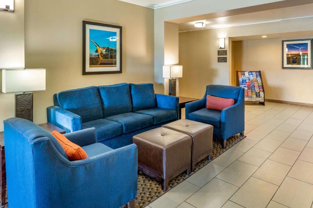 Comfort Inn & Suites Lancaster Antelope Valley - image 6