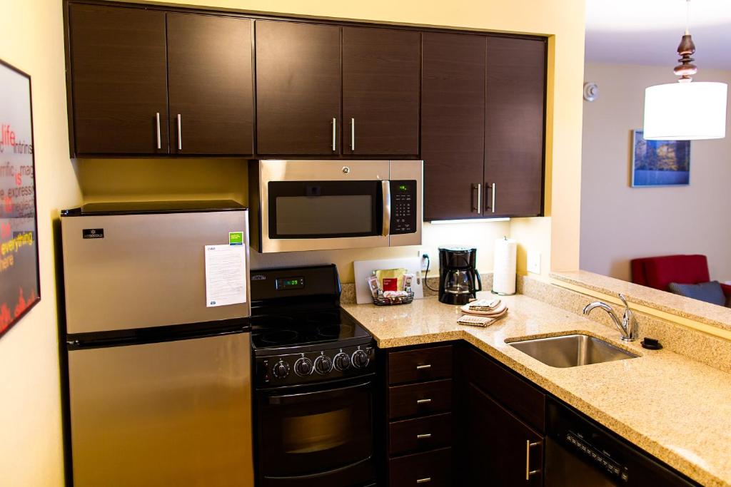 TownePlace Suites by Marriott Lancaster - image 3