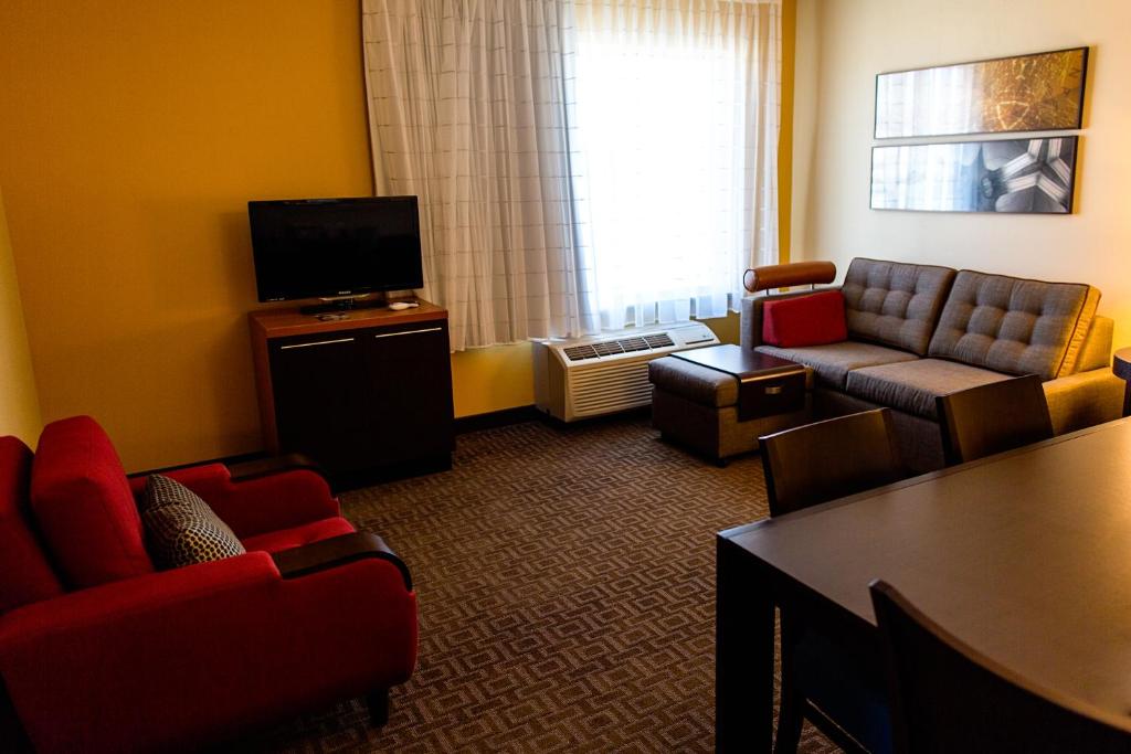 TownePlace Suites by Marriott Lancaster - image 4