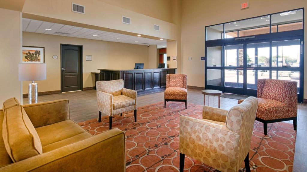 Best Western Plus Desert Poppy Inn - image 7