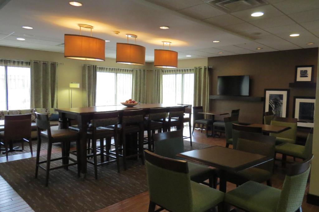 Hampton Inn Lancaster - image 7