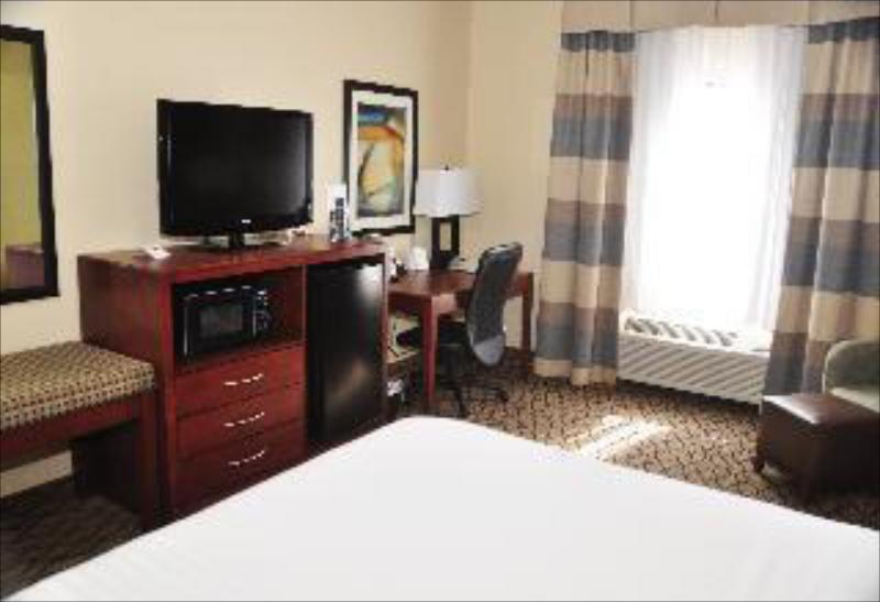 Holiday Inn Express Hotel & Suites Lancaster - image 3