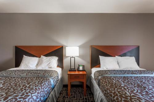 Days Inn & Suites by Wyndham Lancaster Amish Country - image 3