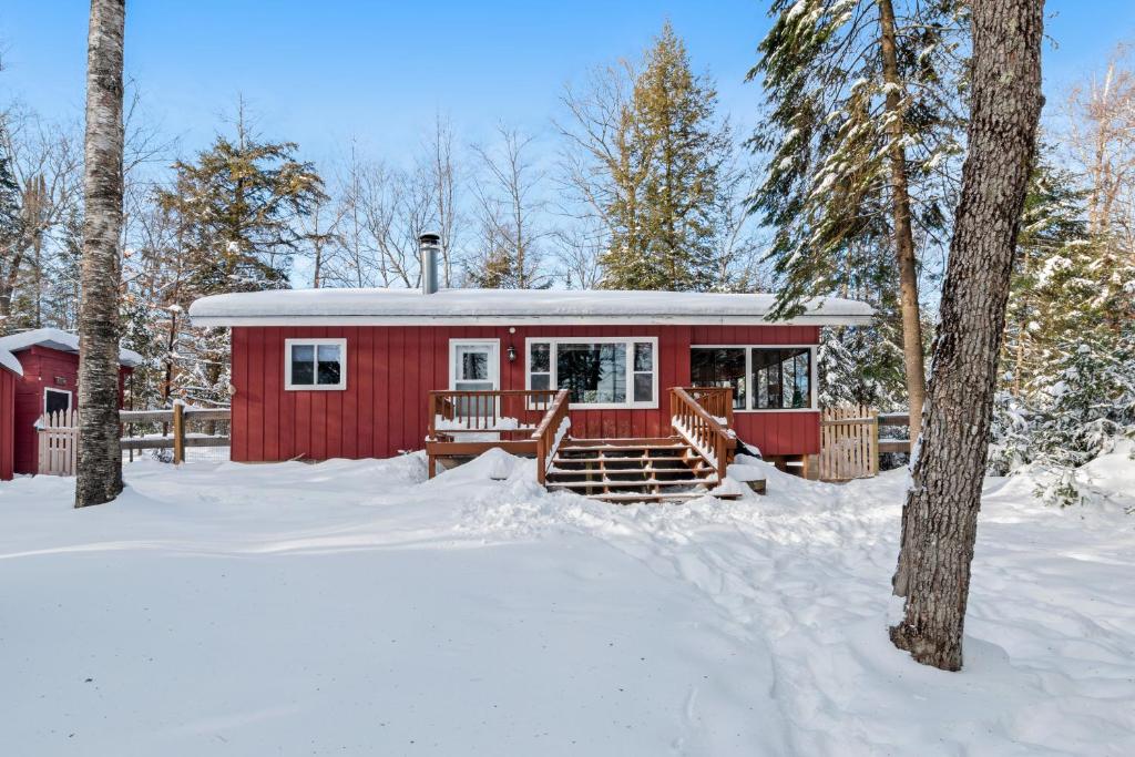 Cottage on High Lake - main image