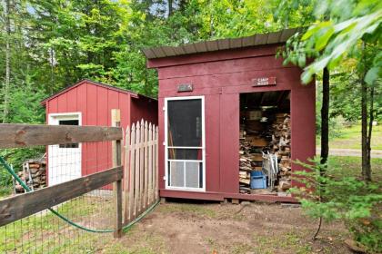 Cottage on High Lake - image 13