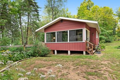 Cottage on High Lake - image 8