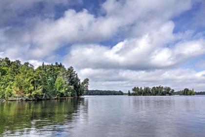 Land O Lakes Hideaway with Boat Dock and Lake Views! - image 8