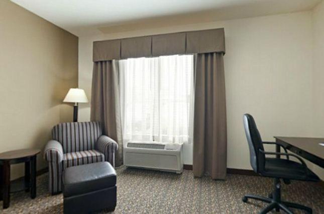 Holiday Inn Express Hotel & Suites Lander an IHG Hotel - image 2