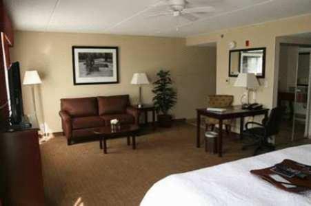 Hampton Inn & Suites Lanett/West Point - image 7