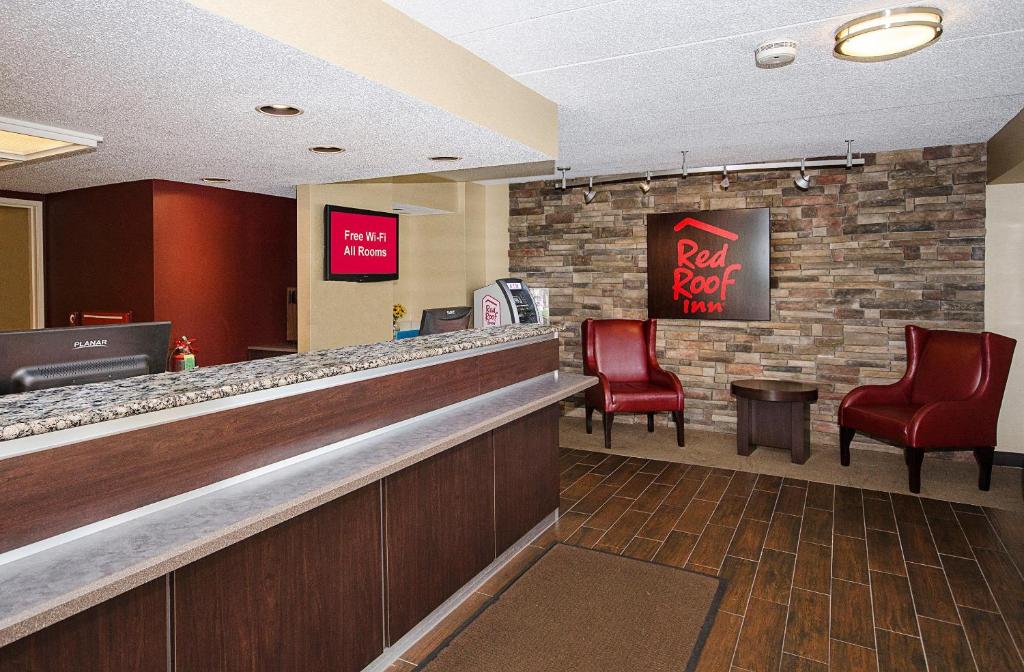 Red Roof Inn Philadelphia - Oxford Valley - image 2