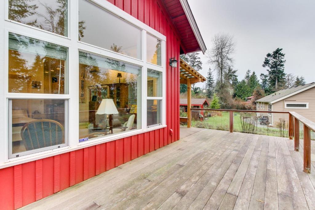 Saratoga Passage Bungalow - image 5