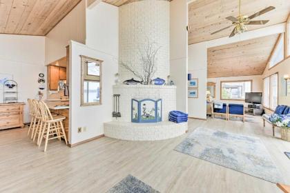 Beachfront Whidbey Island Home and Apartment! - image 3